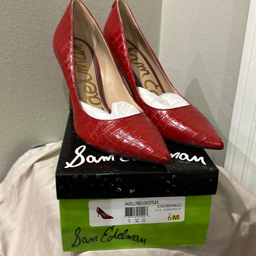 Sam Edelman. Hazel pumps. Red. Croc-embossed. Size: 6M.